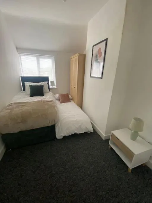 3-Bed Home From Home, Sleeps 6, Great For Contractors, Close To Gulliver'S Valley Theme Park, Free Parking, Hot Tub, Couple Retreat 谢菲尔德 英国